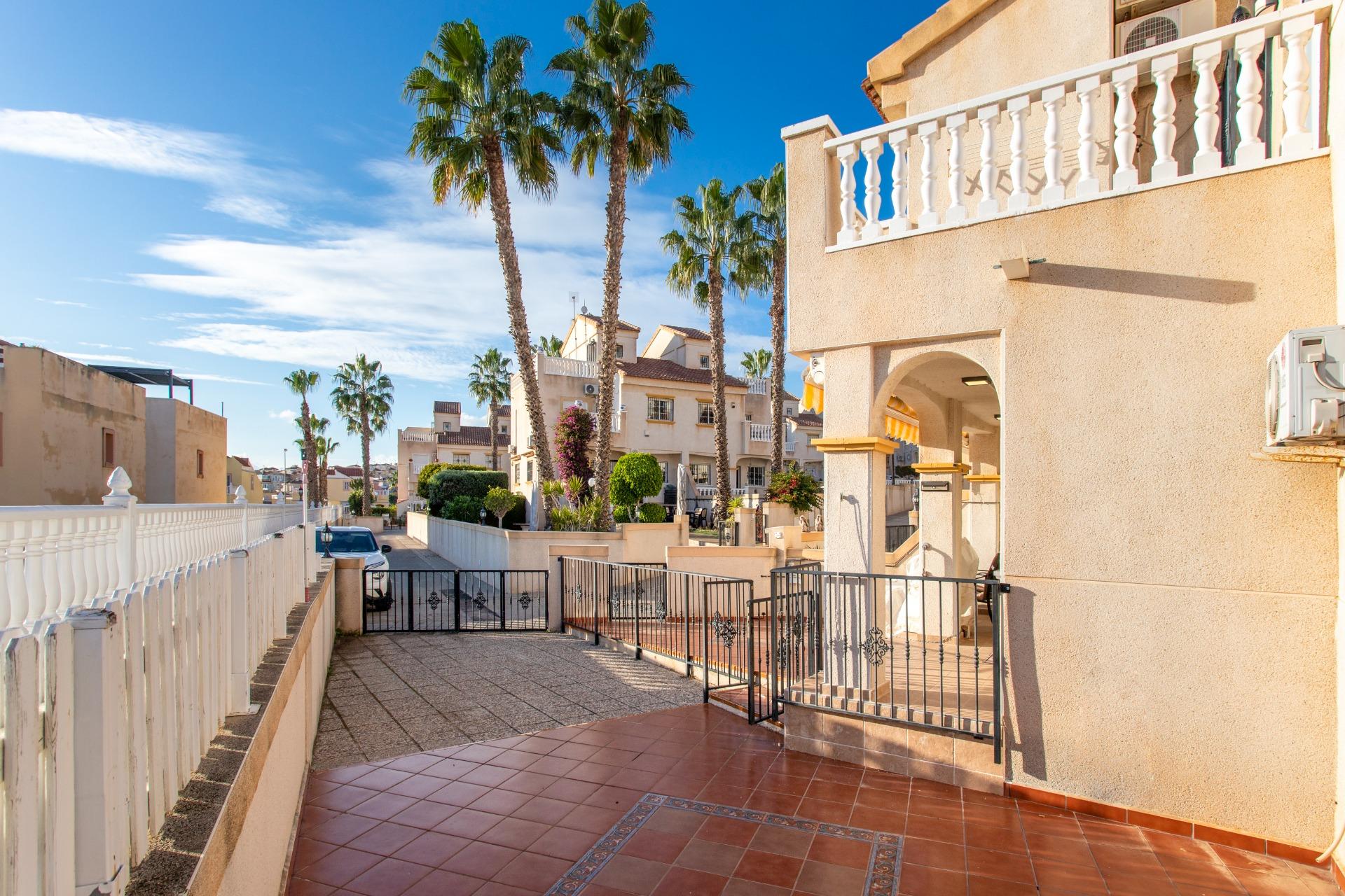 Dining area in terraced for sale in Orihuela Costa