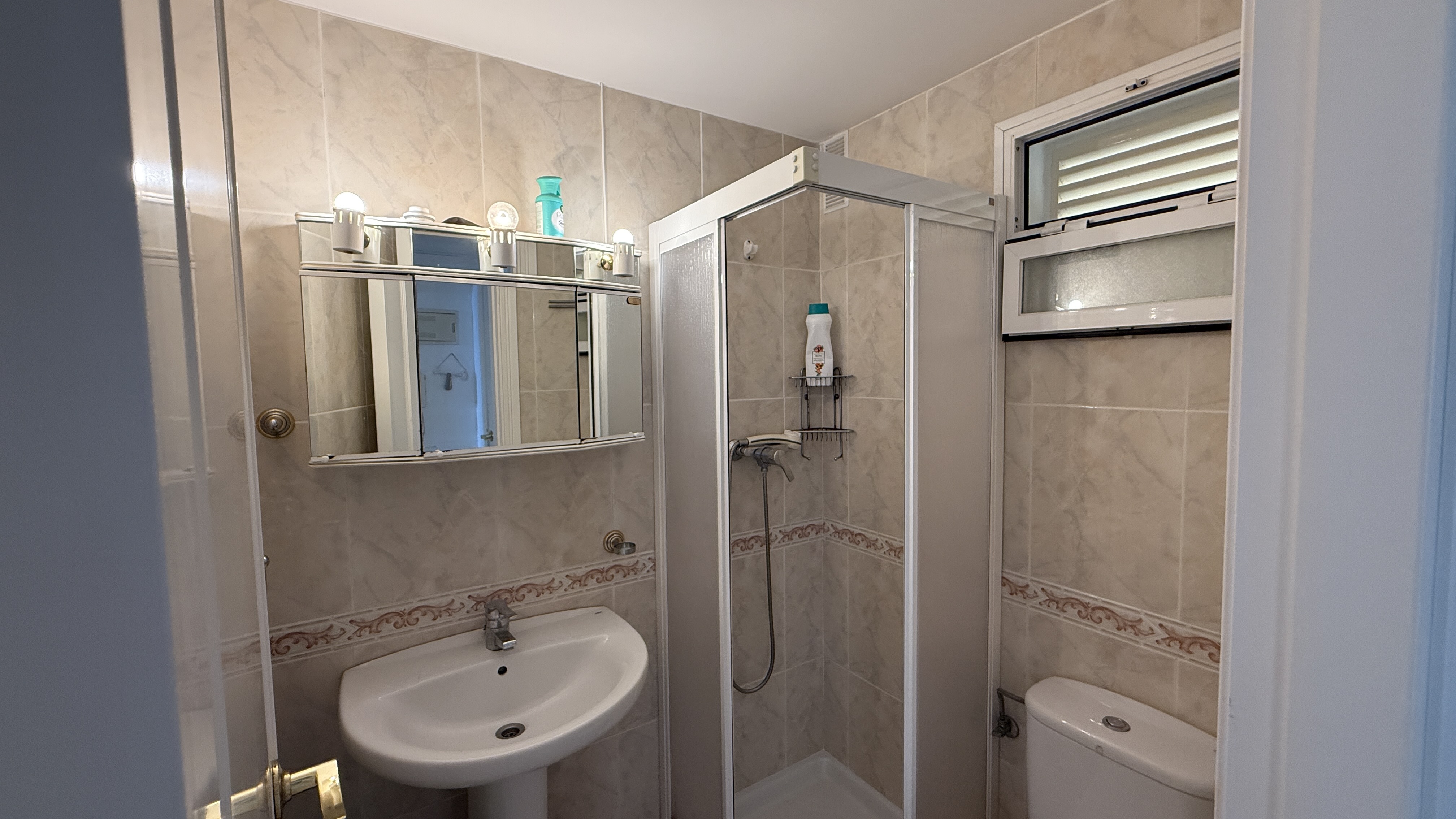 Bedroom in apartment for sale in Benidorm