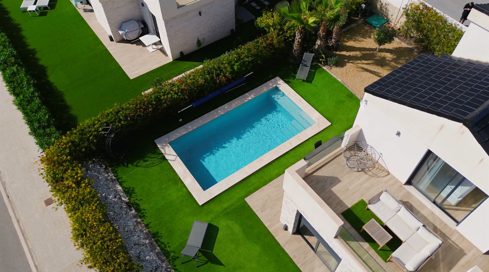 A spacious and bright villa located in a picturesque area just 15 minutes from Benidorm and the beac
