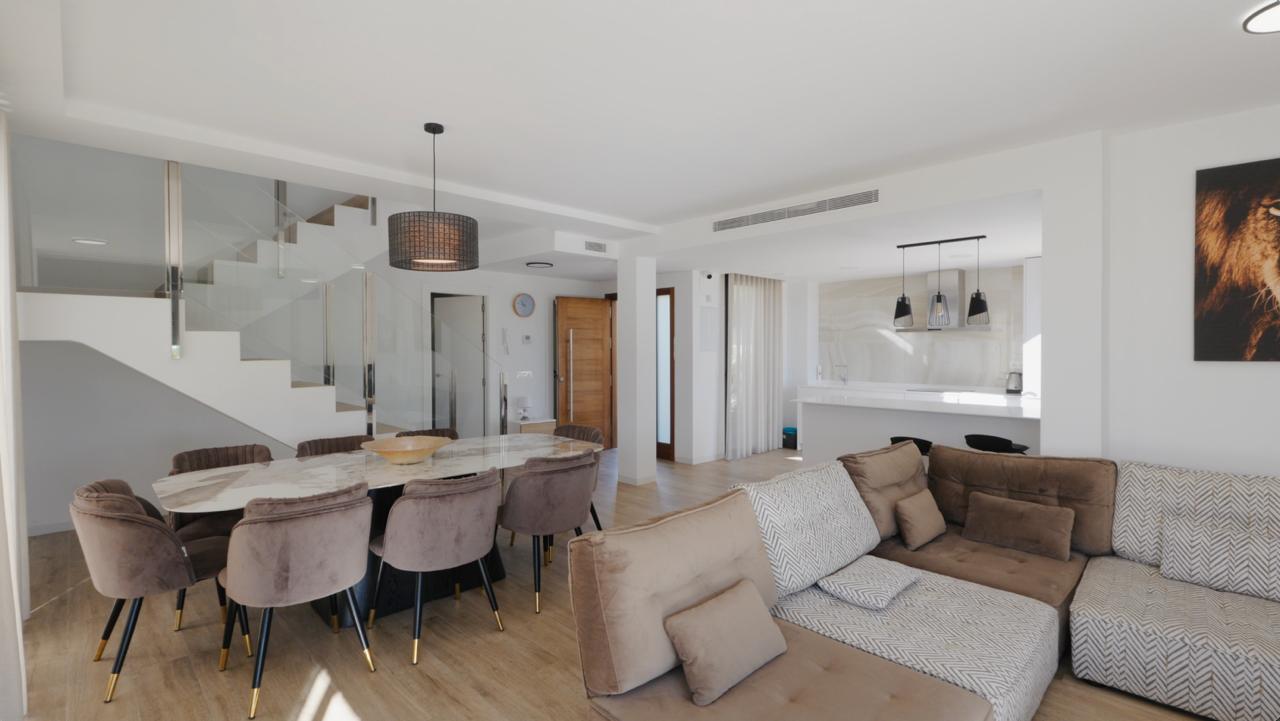 A spacious and bright villa located in a picturesque area just 15 minutes from Benidorm and the beac