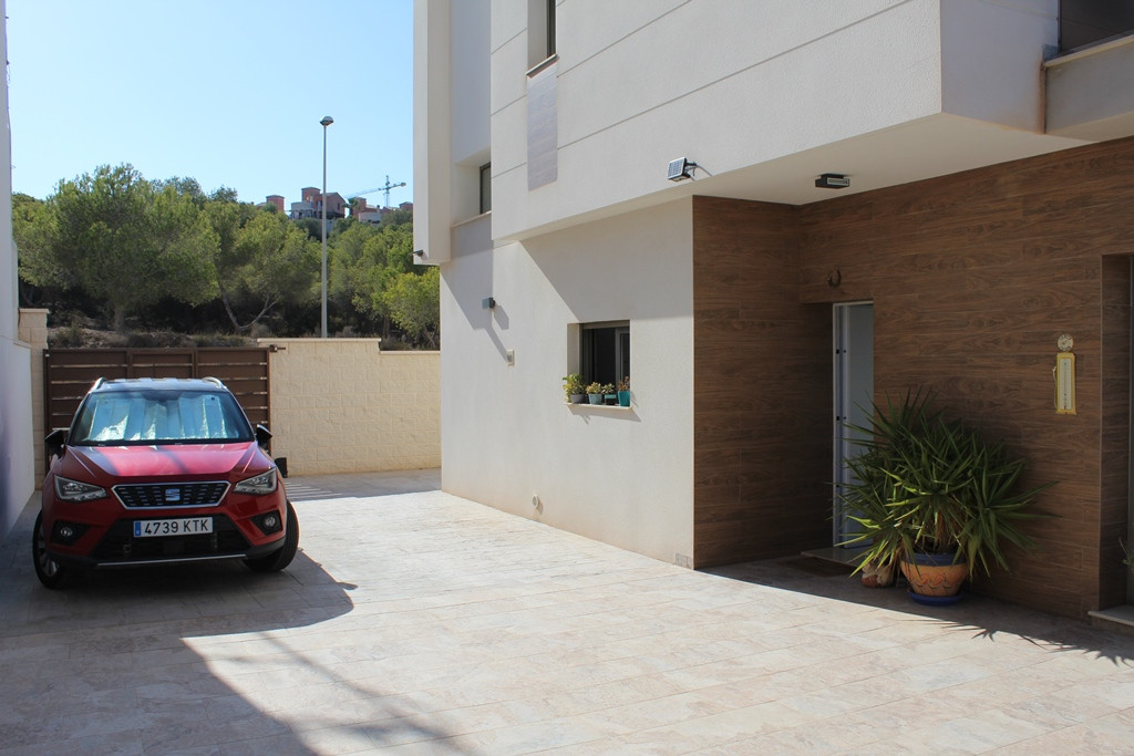 Garden in villa for sale in San Miguel de Salinas