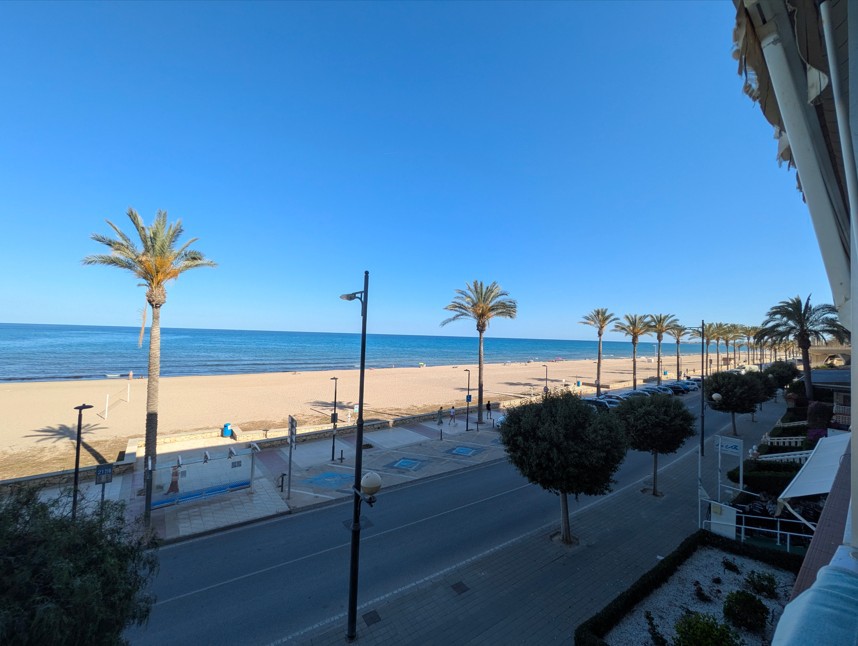 Living room in apartment for sale in El Campello