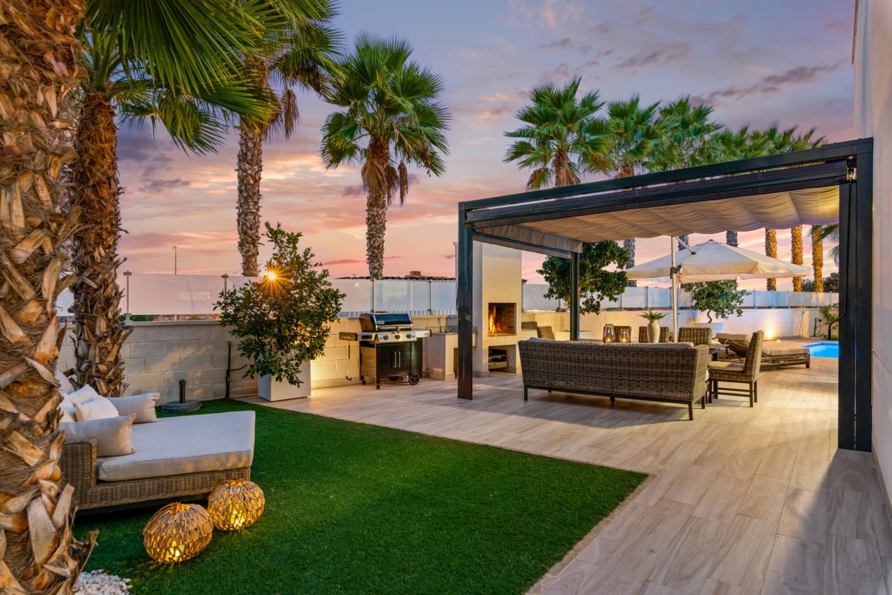 Bathroom in villa for sale in Cabo Roig