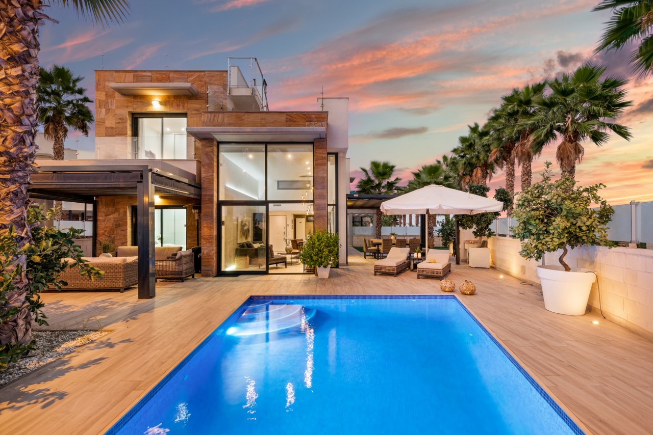 Terrace in villa for sale in Cabo Roig