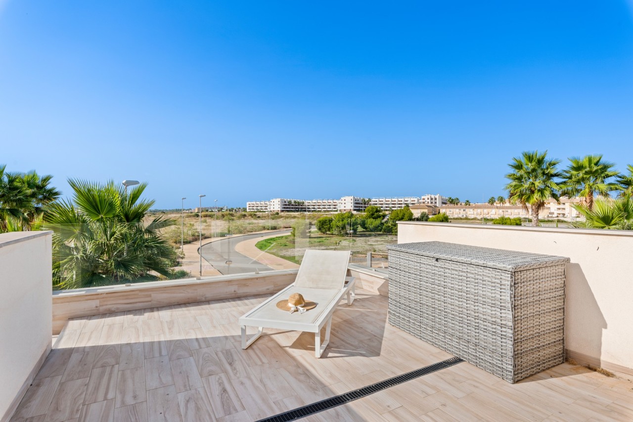 Bedroom in villa for sale in Cabo Roig