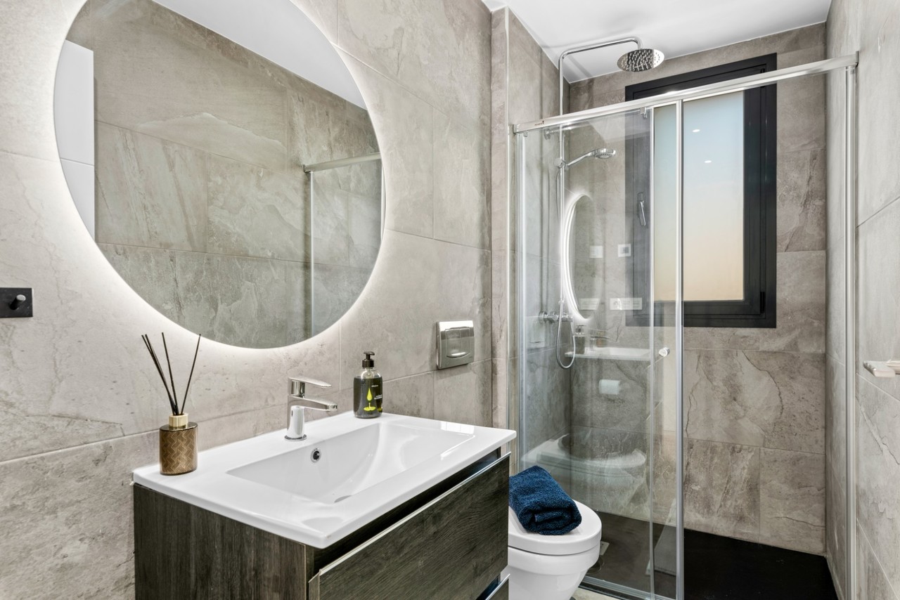 Bathroom in villa for sale in Cabo Roig