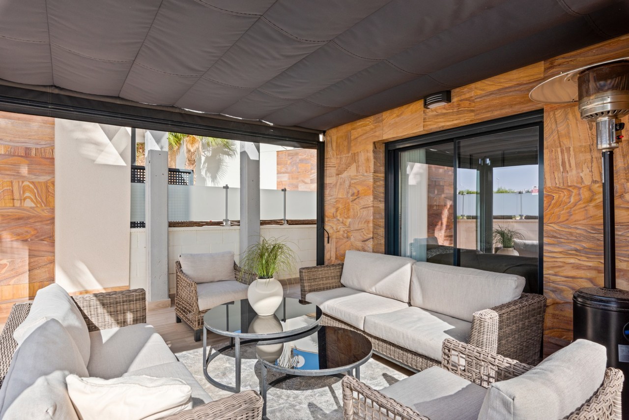 Bedroom in villa for sale in Cabo Roig