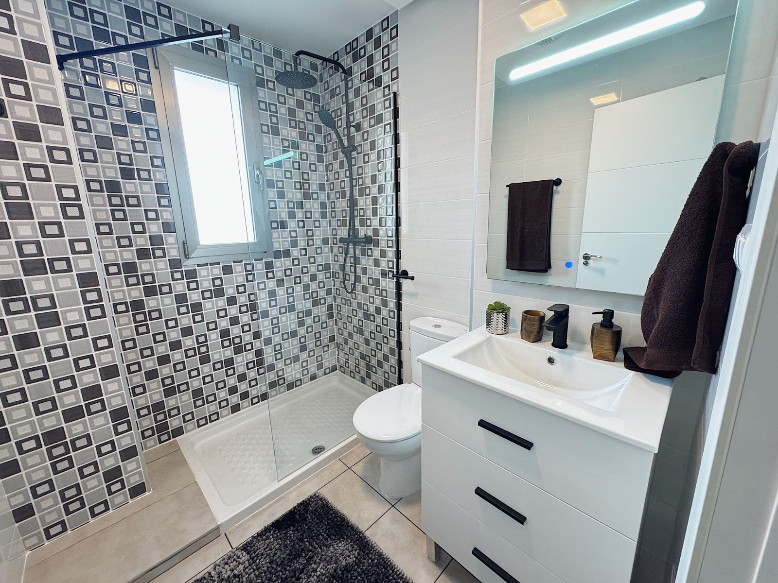 Bathroom in penthouse for sale in Orihuela Costa