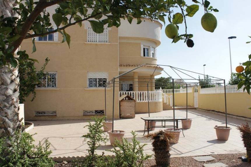 Dining area in villa for sale in Torrevieja