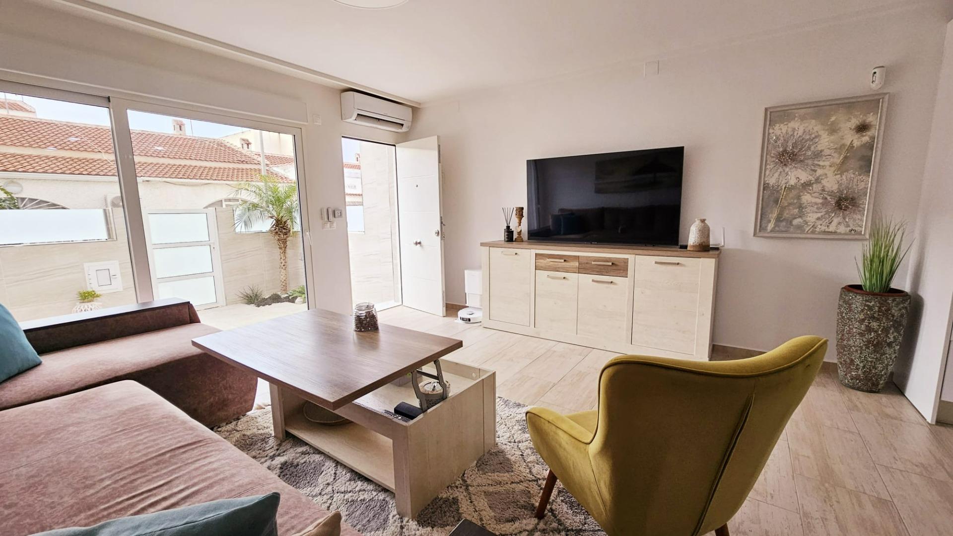 Bedroom in duplex for sale in Torrevieja