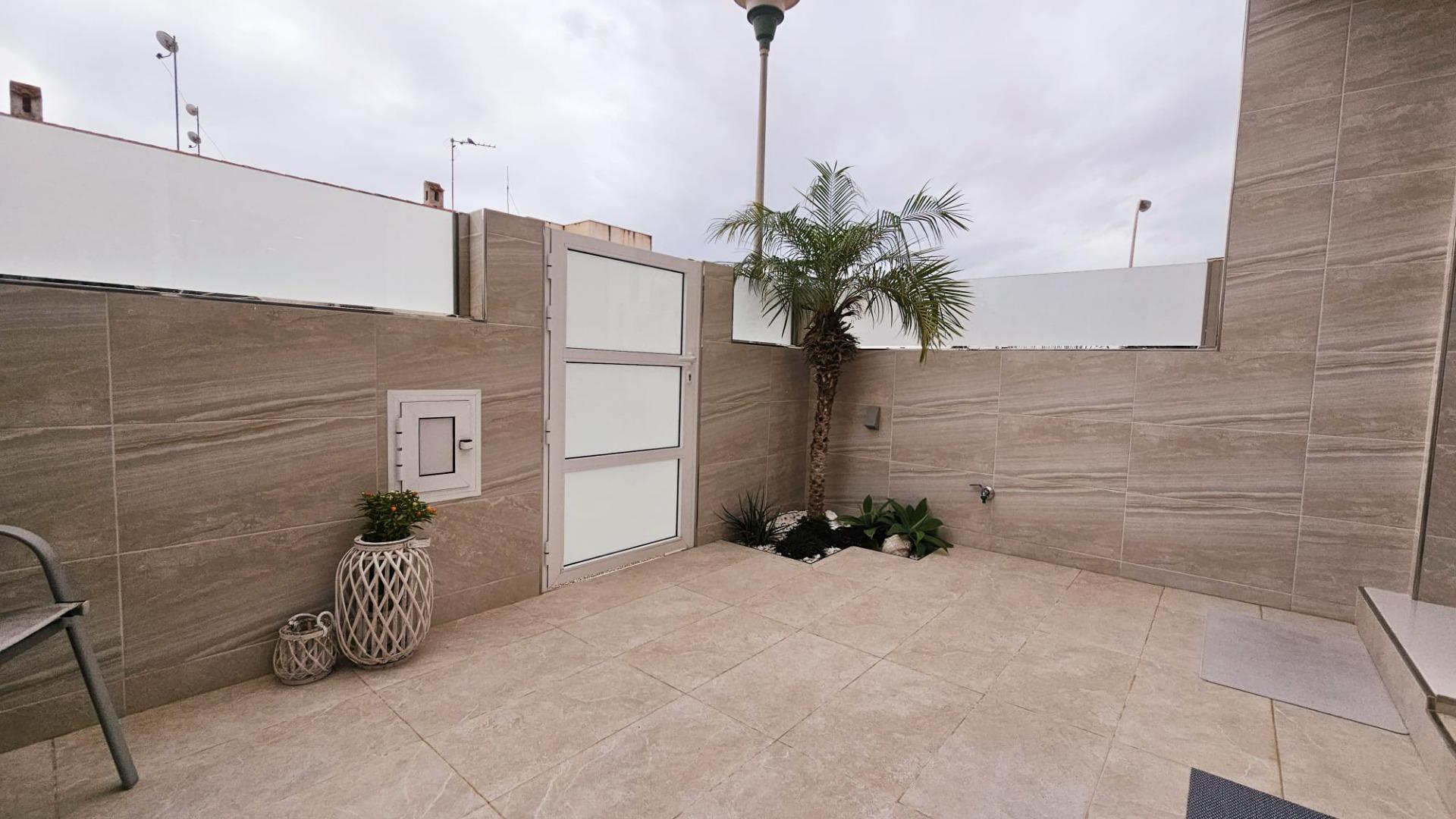 Garden in duplex for sale in Torrevieja
