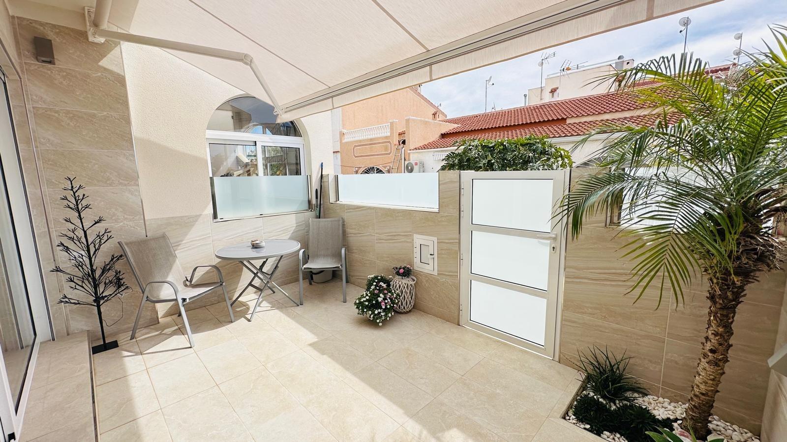 Bedroom in duplex for sale in Torrevieja