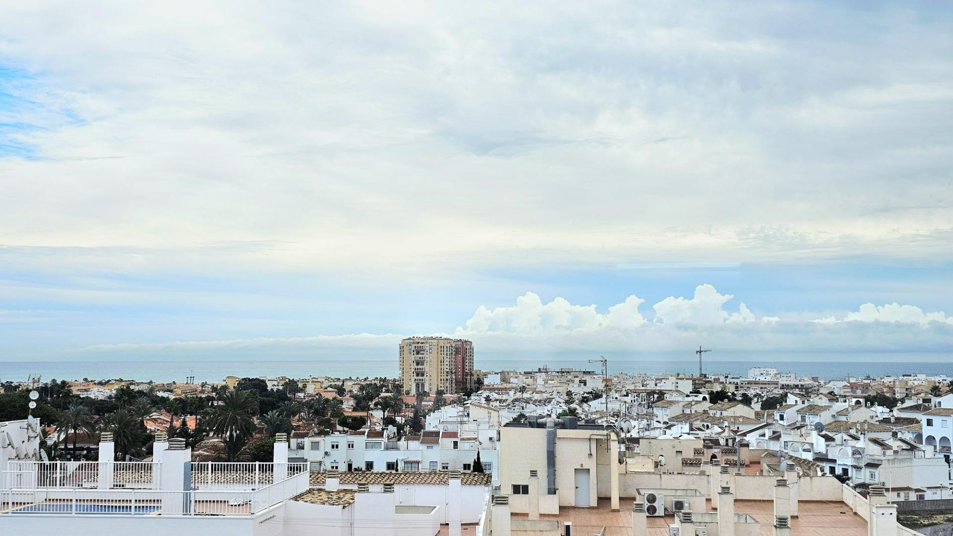 Master bedroom in apartment for sale in Torrevieja