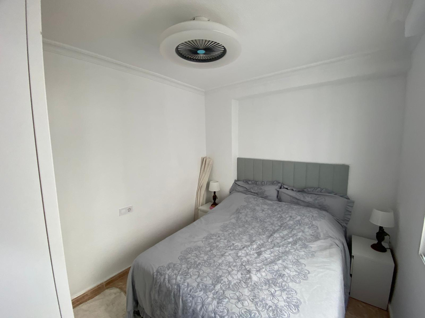 Bedroom in apartment for sale in Torrevieja