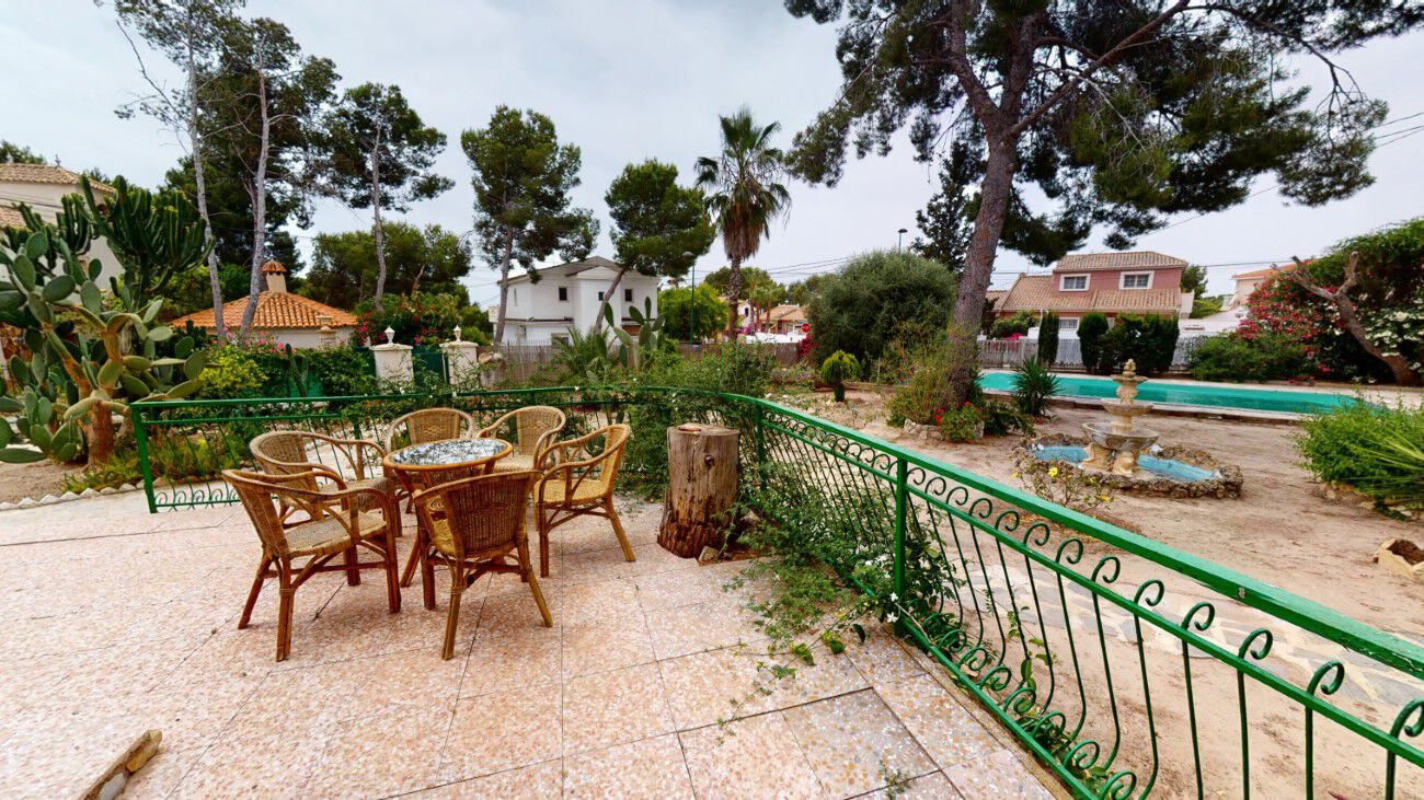 Garden in villa for sale in Murcia