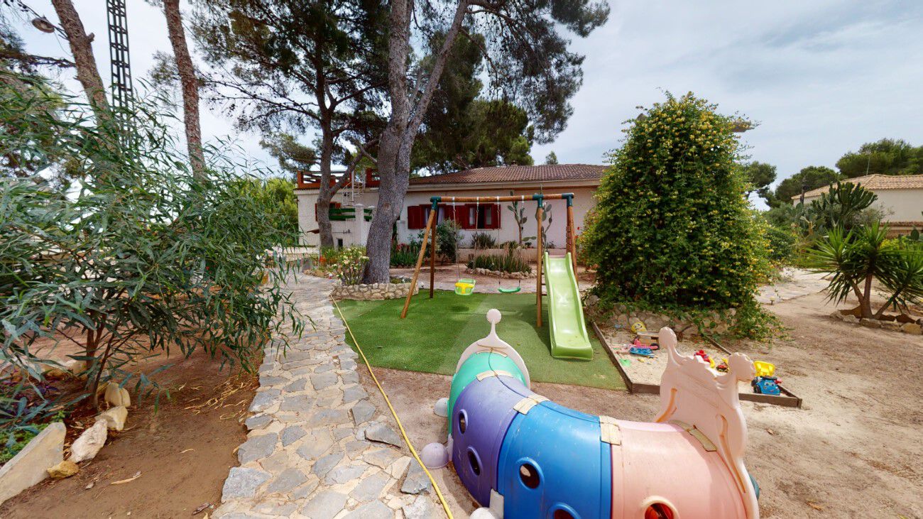 Bedroom in villa for sale in Murcia