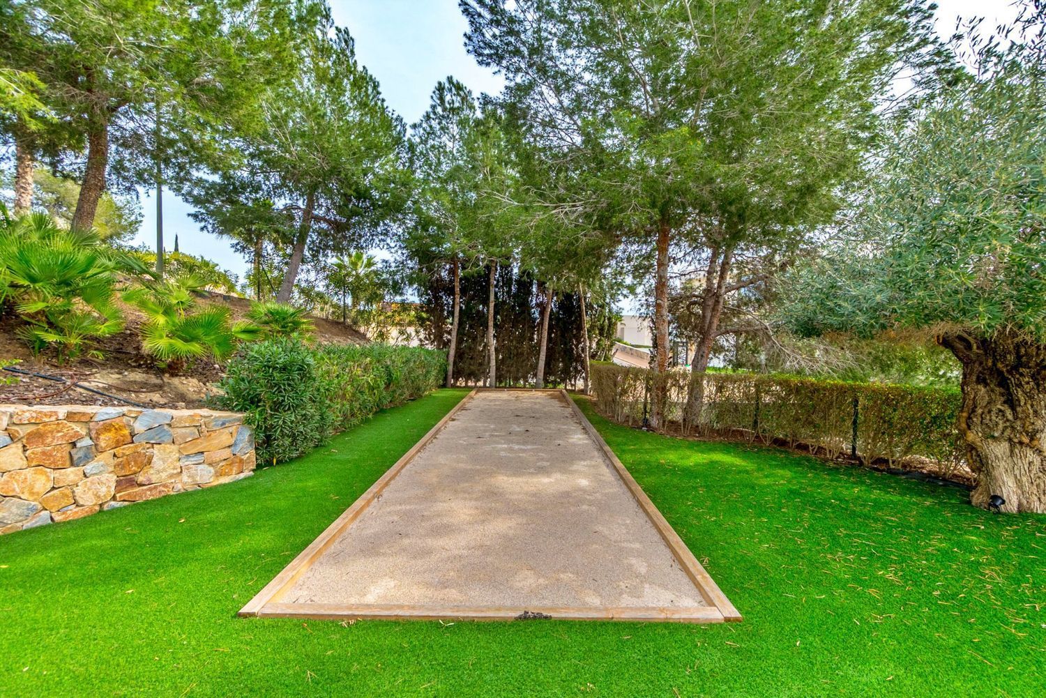 Master bedroom in villa for sale in Orihuela
