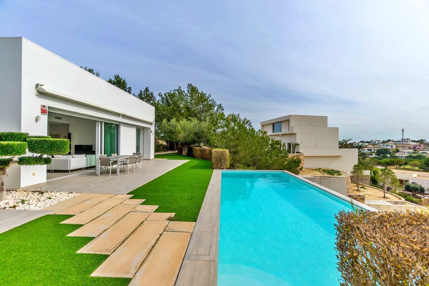 Pool area in villa for sale in Orihuela