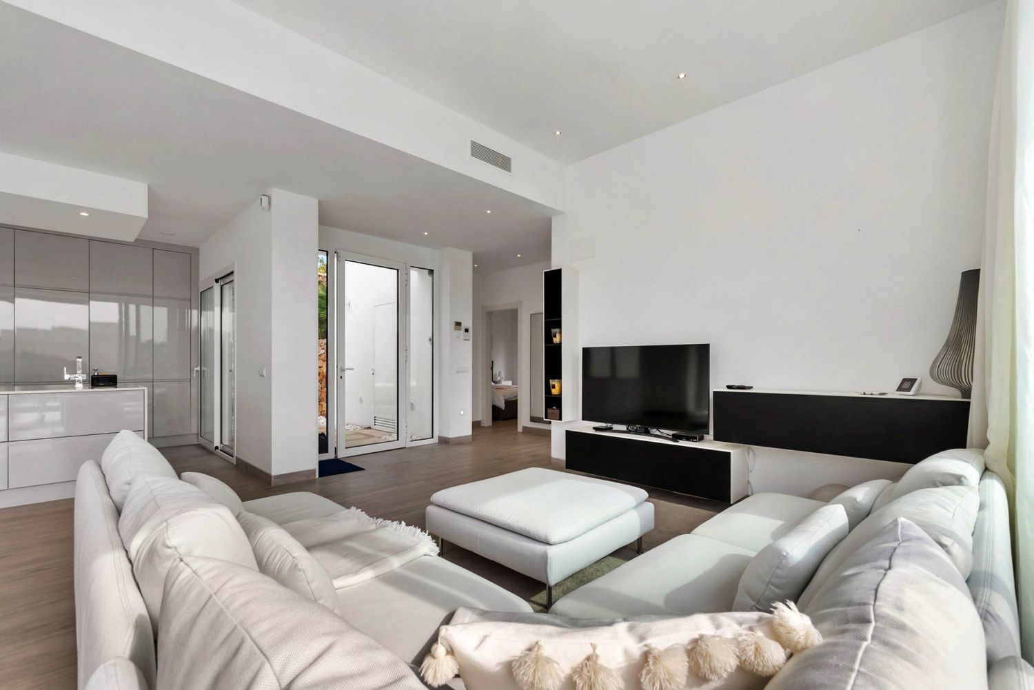 Pool area in villa for sale in Orihuela