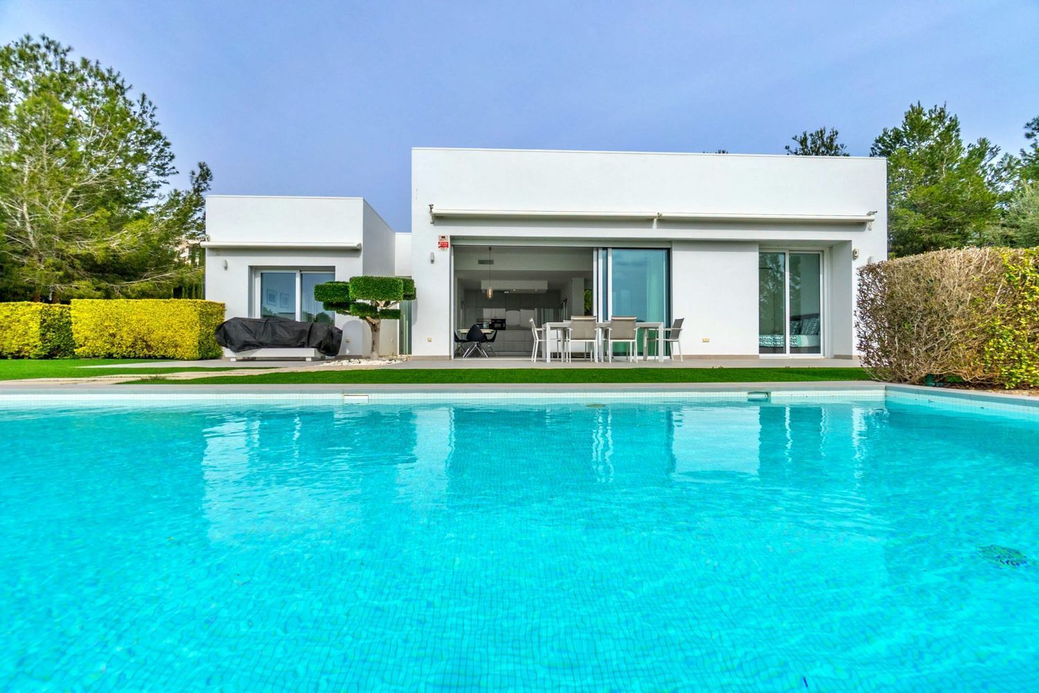 Garden in villa for sale in Orihuela