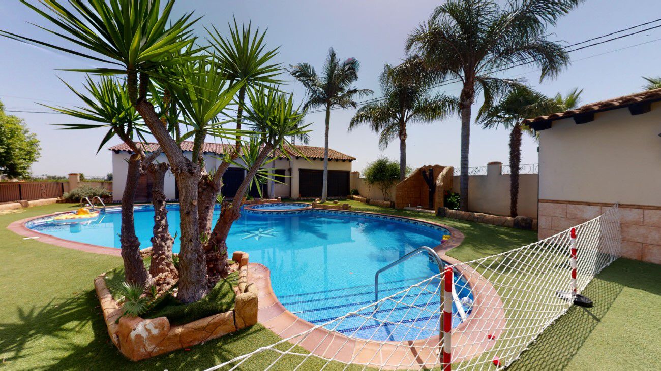 Bathroom in villa for sale in Catral