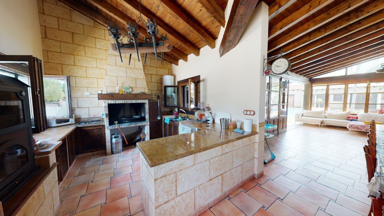 Pool area in villa for sale in Catral