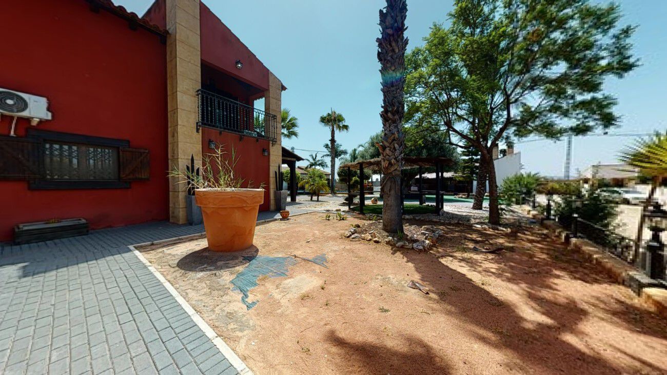 Garden in villa for sale in Catral