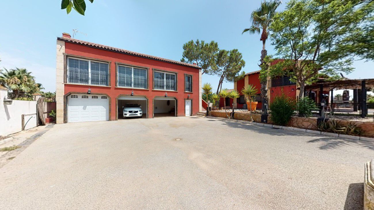 Dining area in villa for sale in Catral