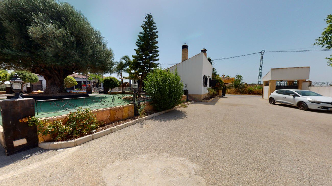 Bedroom in villa for sale in Catral