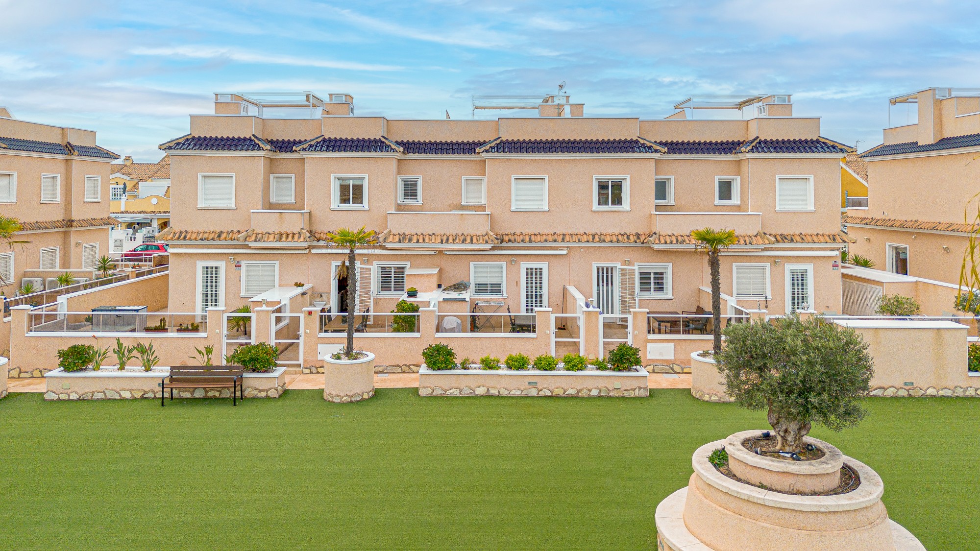 Townhouse for sale in Orihuela Costa, located in the well-established residential area of Lomas de C
