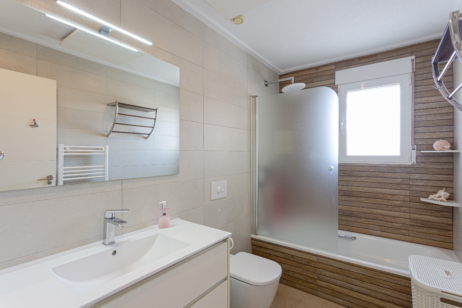 Kitchen in villa for sale in Orihuela Costa