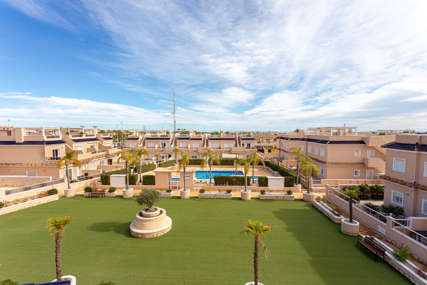 Garden in villa for sale in Orihuela Costa