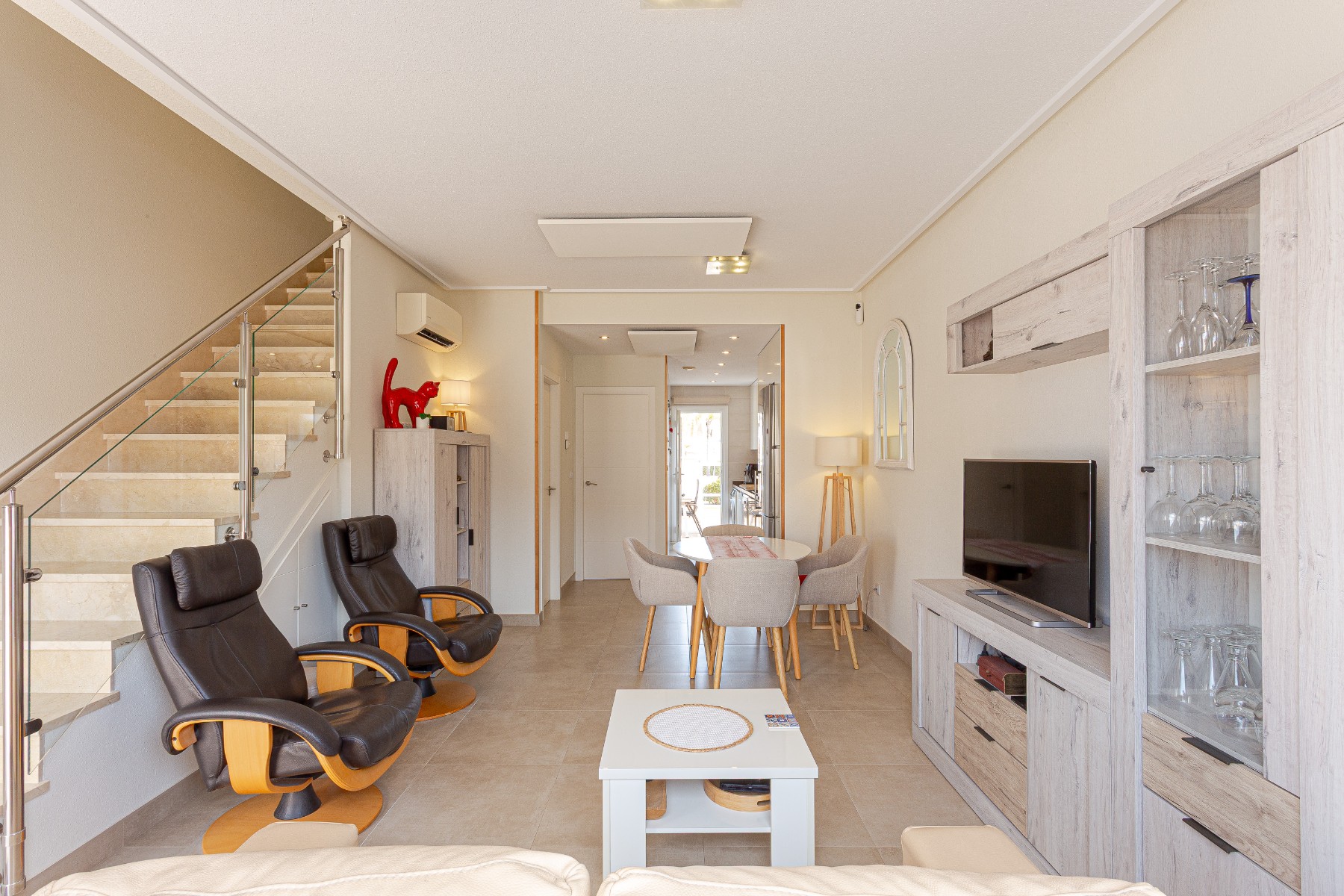 Townhouse for sale in Orihuela Costa, located in the well-established residential area of Lomas de C