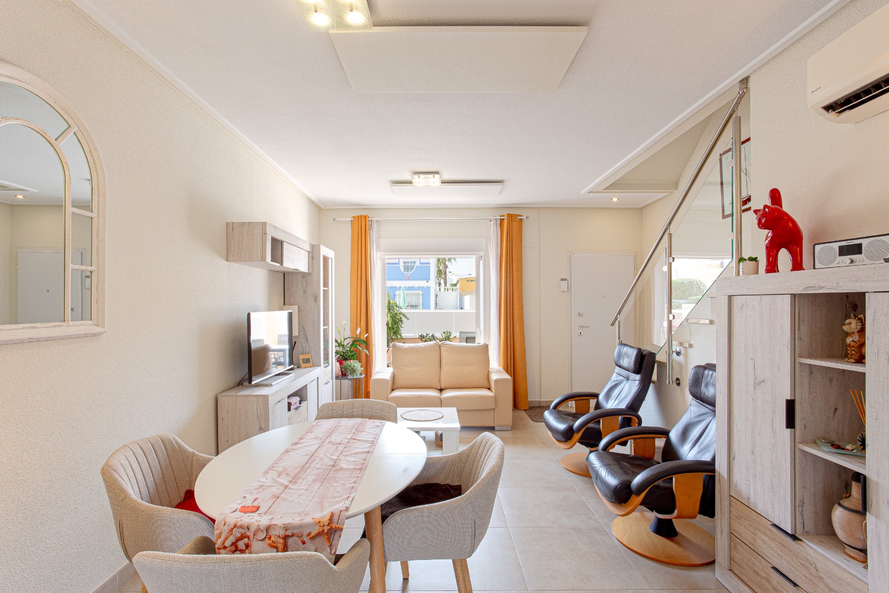 Dining area in villa for sale in Orihuela Costa