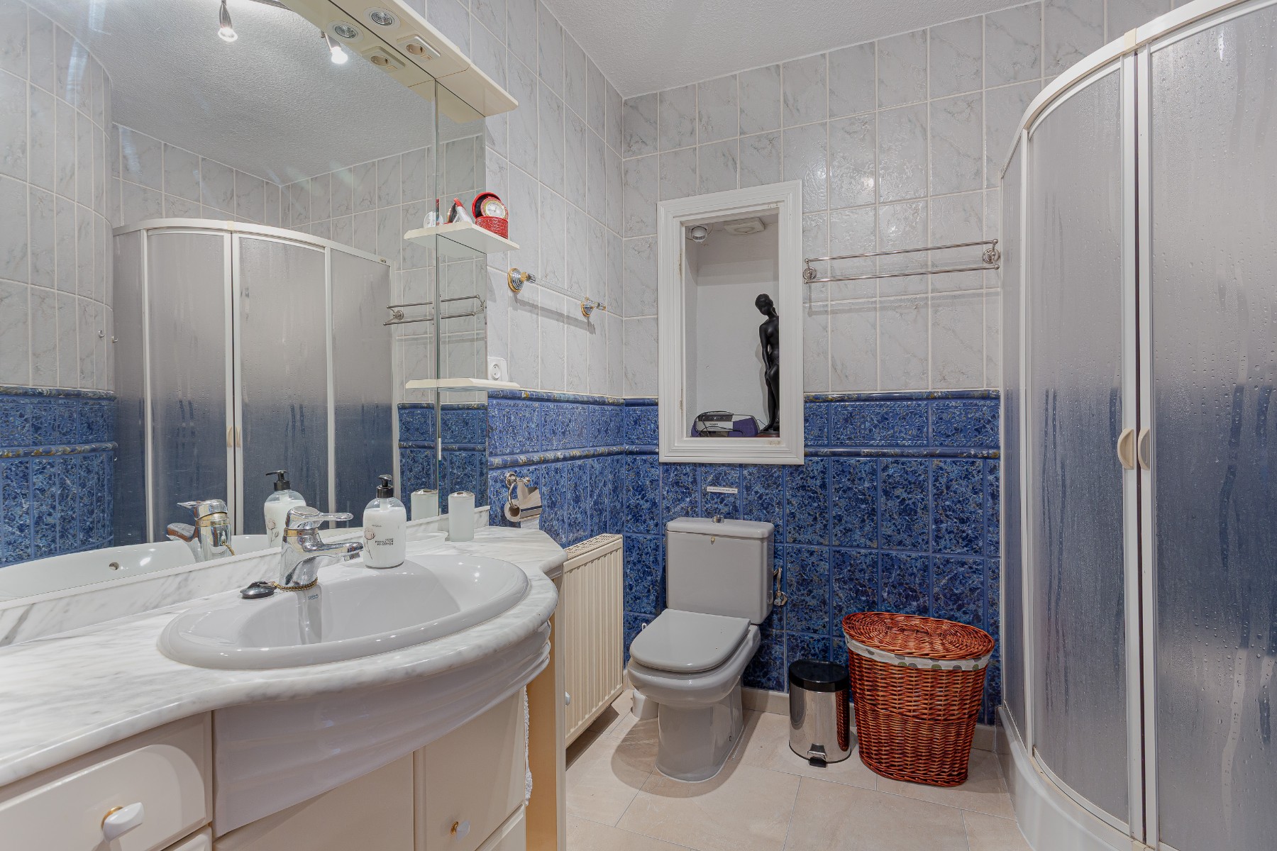 Master bedroom in villa for sale in Torrevieja