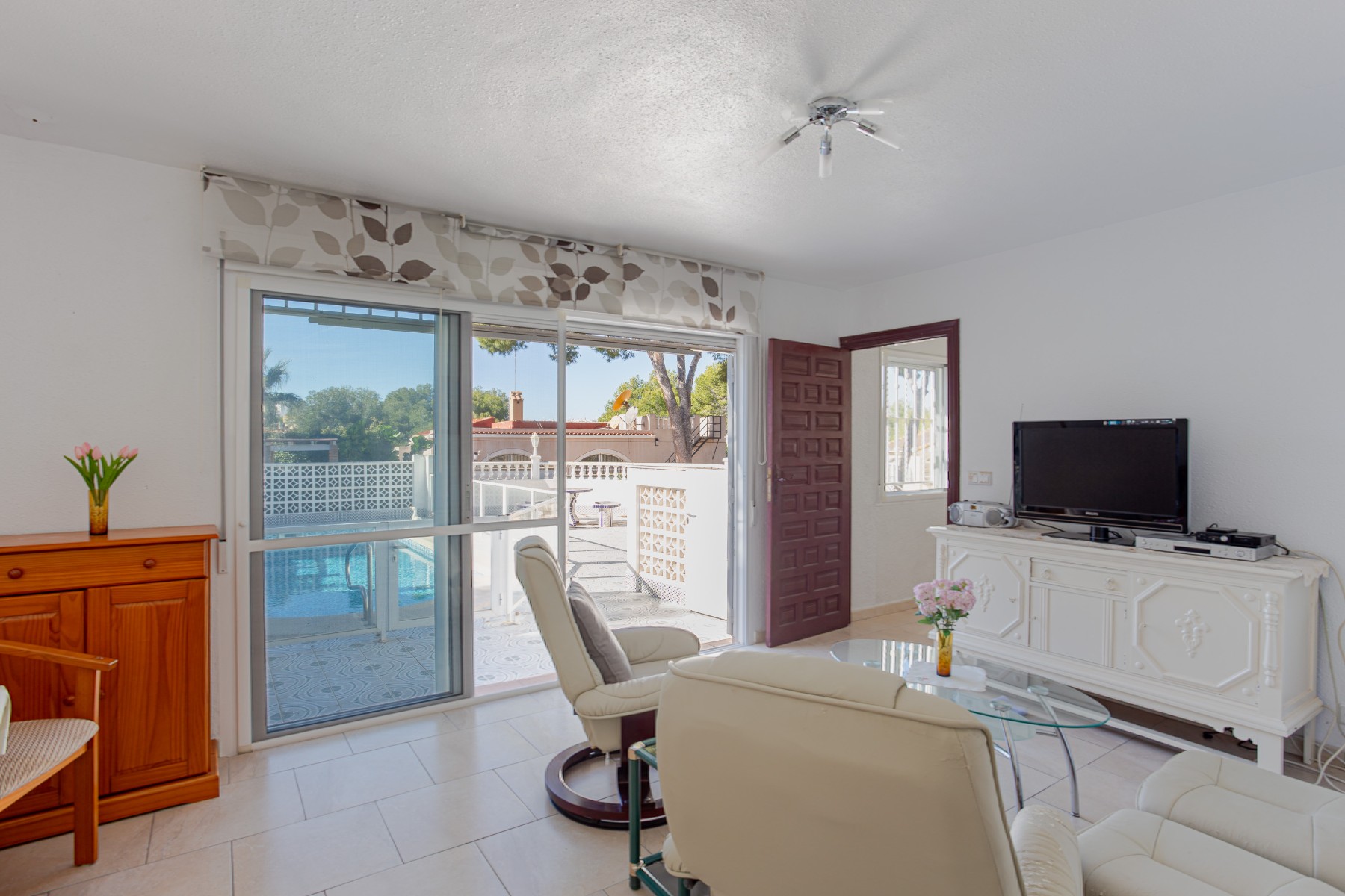 Pool area in villa for sale in Torrevieja