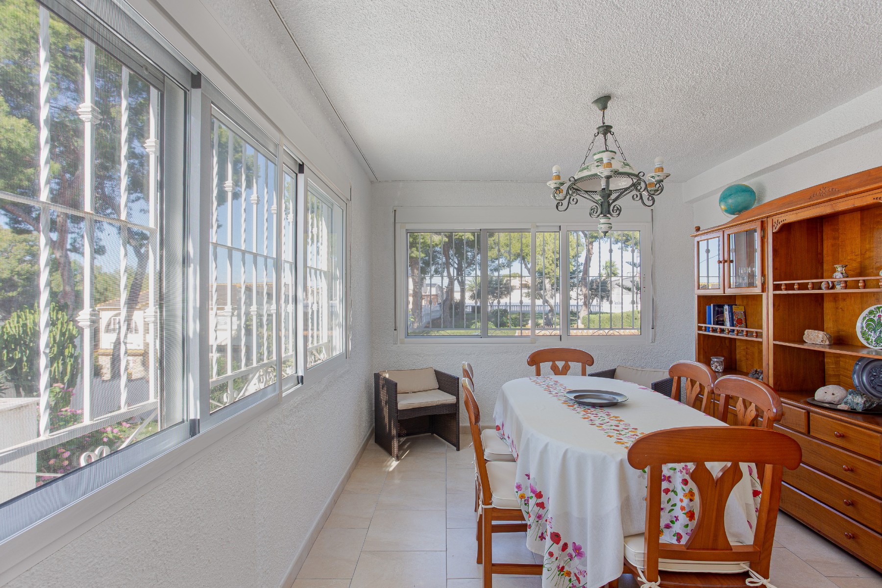 Dining area in villa for sale in Torrevieja