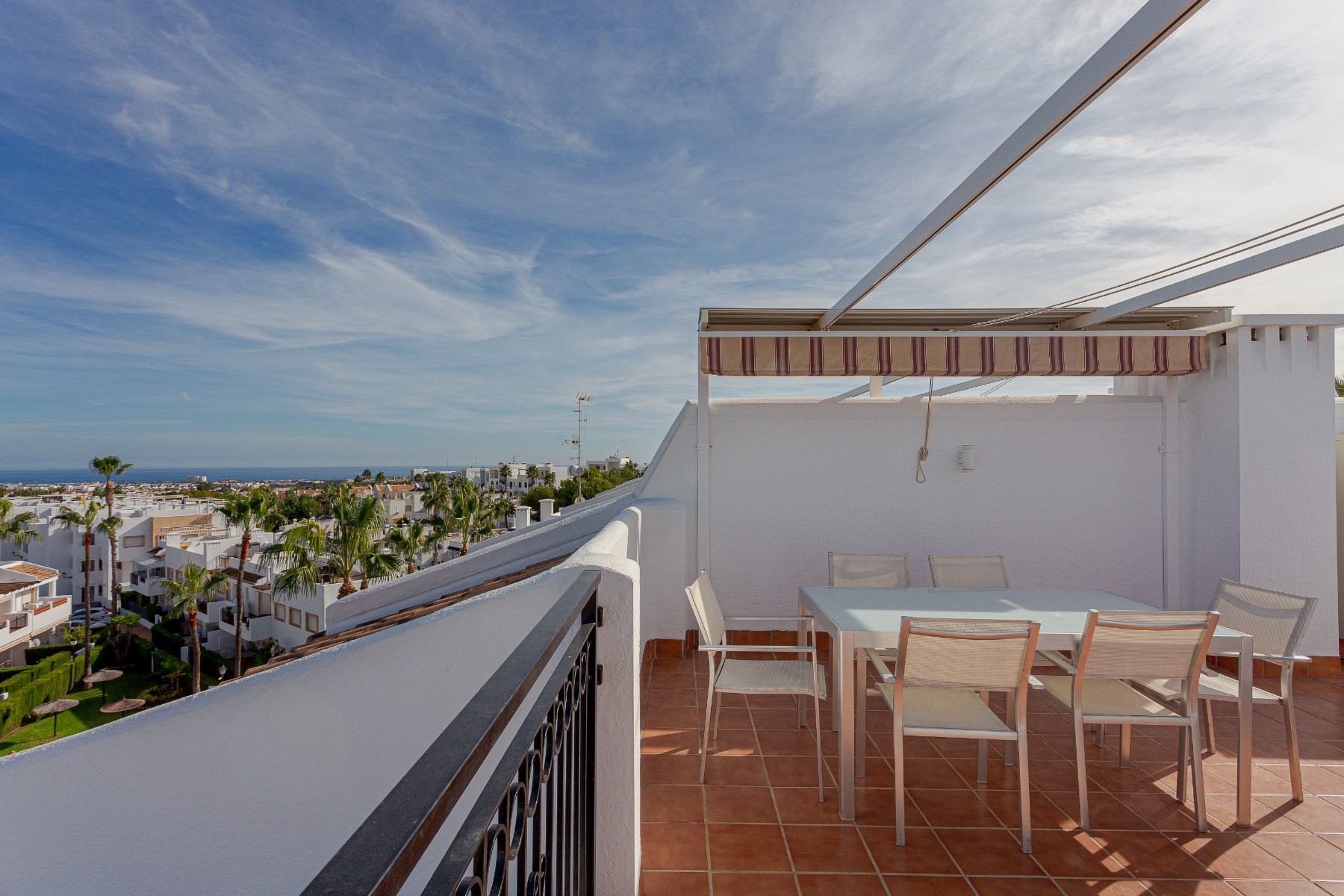 Kitchen in apartment for sale in Orihuela Costa