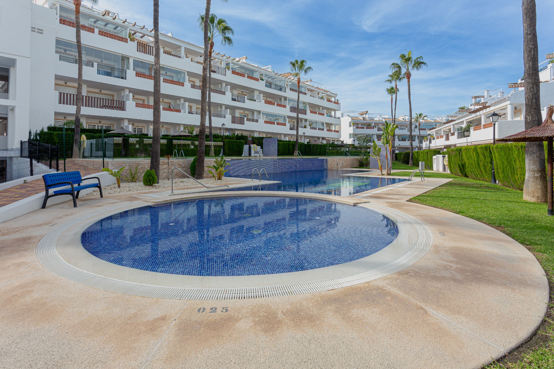 Garden in apartment for sale in Orihuela Costa
