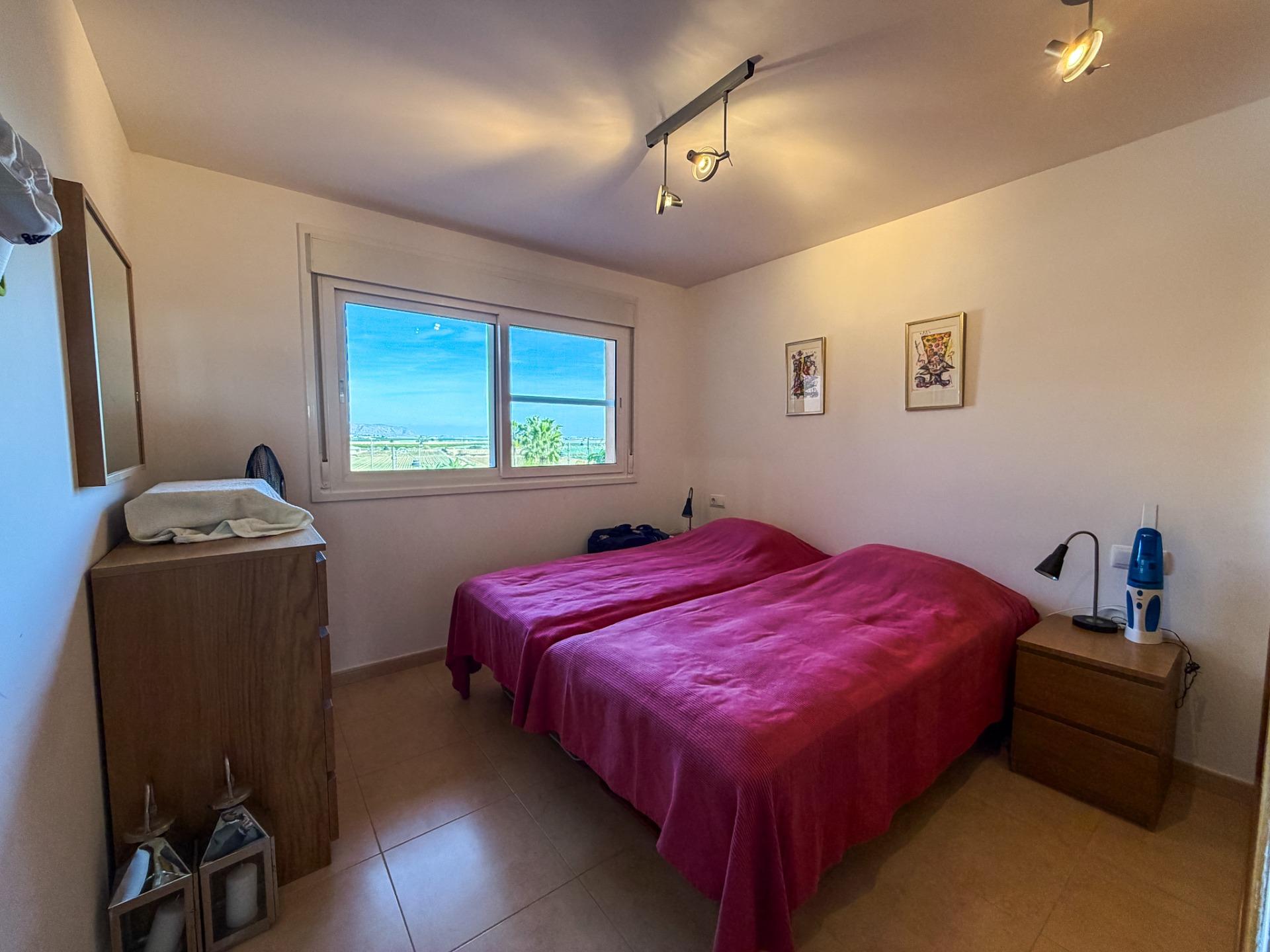 Master bedroom in apartment for sale in Torre Pacheco