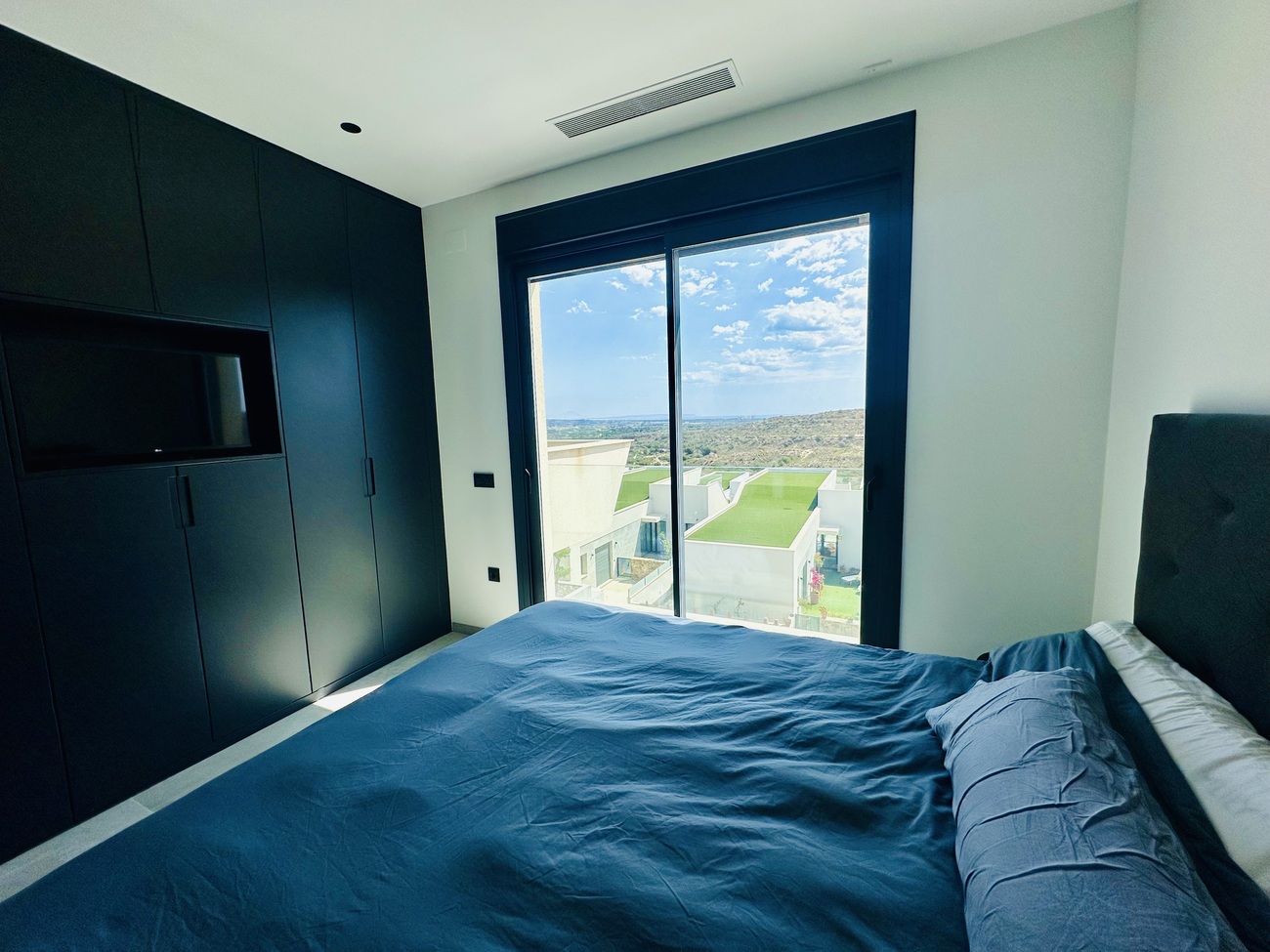 Master bedroom in villa for sale in Rojales Hills