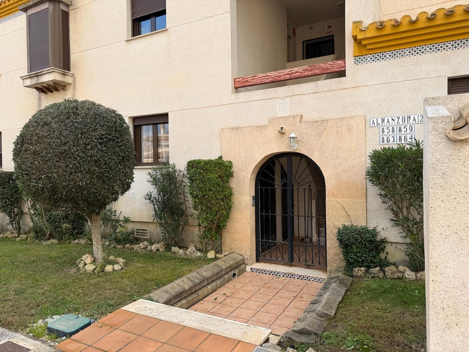 Garden in apartment for sale in Orihuela Costa