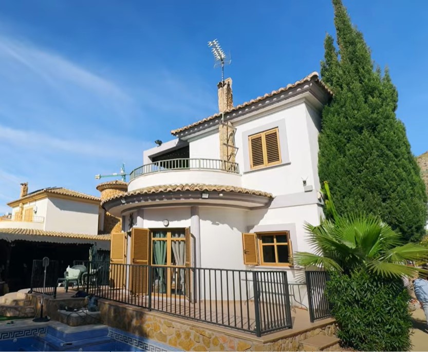Garden in villa for sale in Benidorm