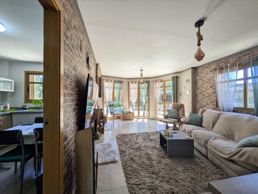 In the exclusive Sierra Cortina area, you’ll find a home that stands out not only for its beauty, bu