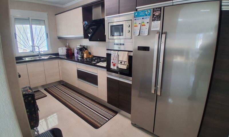 Master bedroom in villa for sale in Rojales