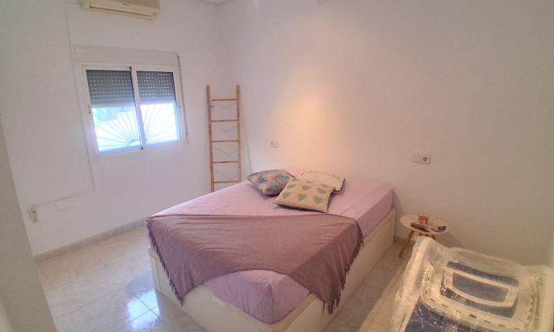 Bedroom in villa for sale in Rojales