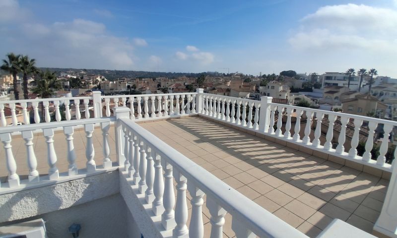 Master bedroom in villa for sale in Rojales