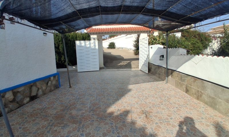 Bedroom in villa for sale in Rojales