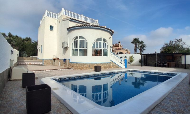 Living room in villa for sale in Rojales