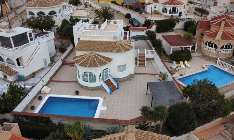 Bathroom in villa for sale in Rojales